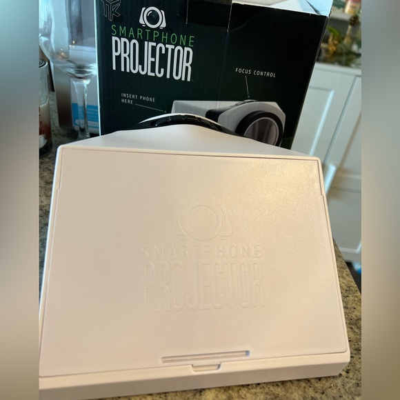 Smartphone Projector - Picture 4 of 8